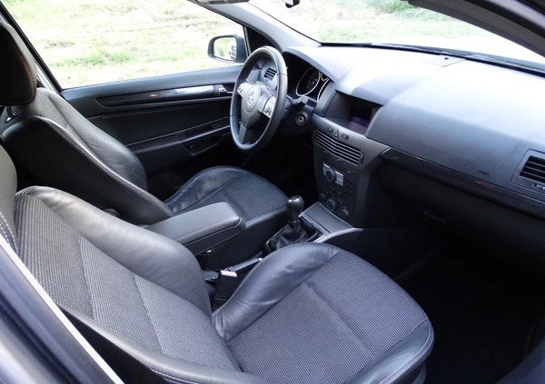 Opel Astra cena 14500 przebieg: 107500, rok produkcji 2005 z Tarnów małe 172